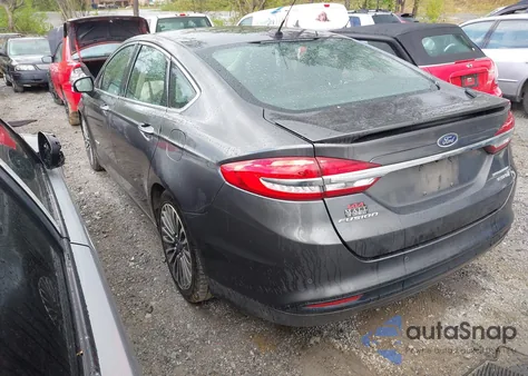 2017 Ford Fusion Hybrid Titanium z USA, uszkodzony, nr VIN 3FA6P0RU5HR301716